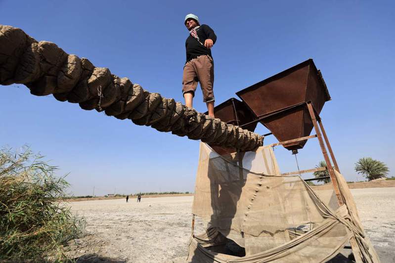 聯合國人權事務高級專員圖克在巴格達表示，伊拉克氣溫上升及持久乾旱的現象給全世界「發出警訊」。法新社