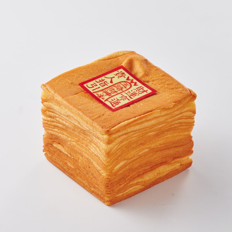 造型超逼真的金紙吐司，售價79元。圖／大潤發提供
