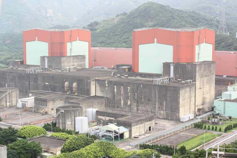 台電核二廠一號機（右）、二號機（左）廠房外觀。圖／聯合報系資料照片
