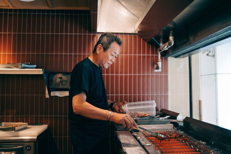 鈴木博將於開幕期間，親自坐鎮廚房，為台灣消費者服務。圖／鈴成提供
