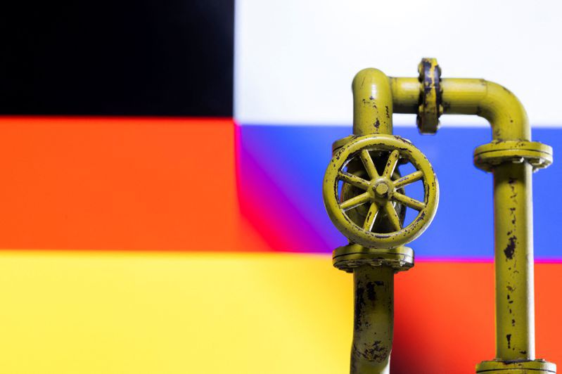 德國經濟步履蹣跚，一大問題出在奠基於俄羅斯便宜燃料的商業模式難以為繼。路透