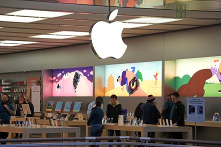 蘋果搶攻歐美年底購物旺季商機，傳將在本月底推出一系列電腦新品。美聯社