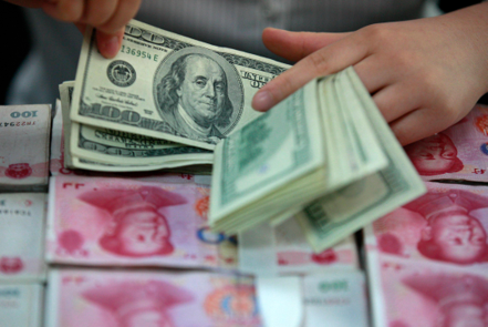 人民幣對美元匯價近期持續走弱並跌破7.2大關後，北京當局就頻頻出招以穩定人民幣匯率。（路透）