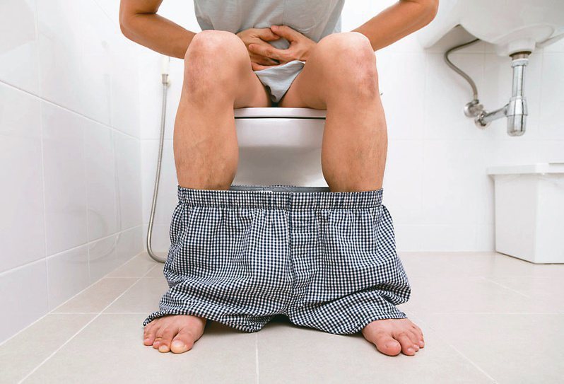 9成40歲以上台灣男性有睡眠問題，其中一半原因都與夜間排尿有關。 圖／123RF