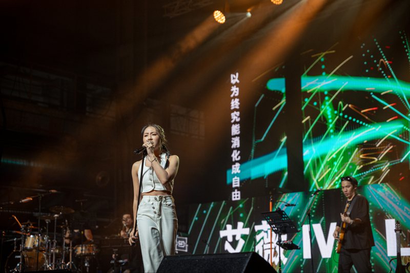 艾薇登上新加坡「日落音樂節 Sundown Festival」。圖／喜鵲娛樂提供