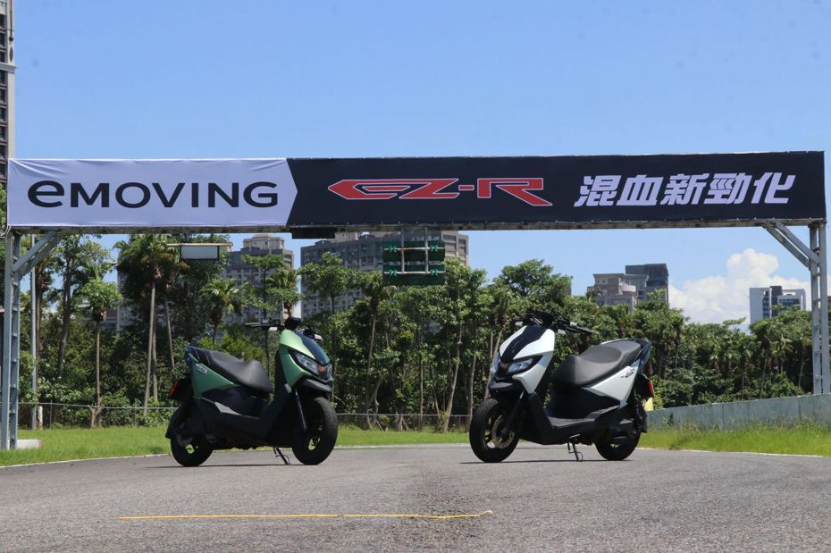 eMOVING全新推出旗艦車款 EZ-R，以全新動力系統、搭載雙電池，能源效率達23.8 km/度之產品優勢鎖定競爭激烈的性能電動機車市場。 記者陳威任／攝影