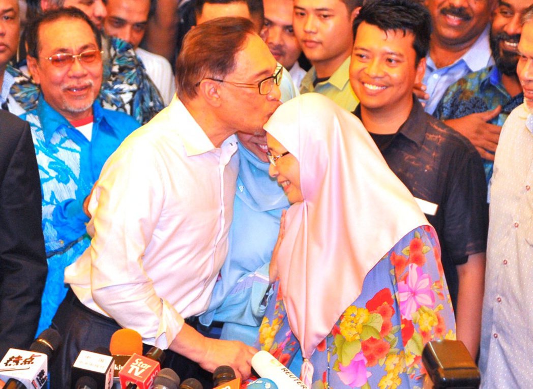2018年，馬來西亞首次實現政黨輪替，由馬哈迪帶領的希望聯盟成功執政。當時，安華...