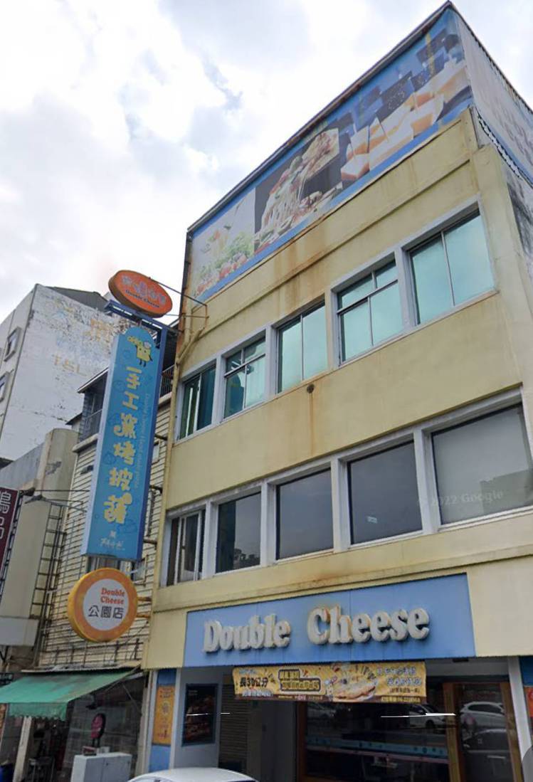 「Double Cheese 手工窯烤披薩」台南公園店，日前宣告因整體建築翻修，營運至8月31日為止。圖/翻攝自google地圖