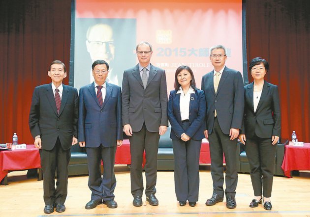 2015大師論壇台中場在亞洲大學舉行，邀請2014年諾貝爾經濟學獎得主提霍勒（左...