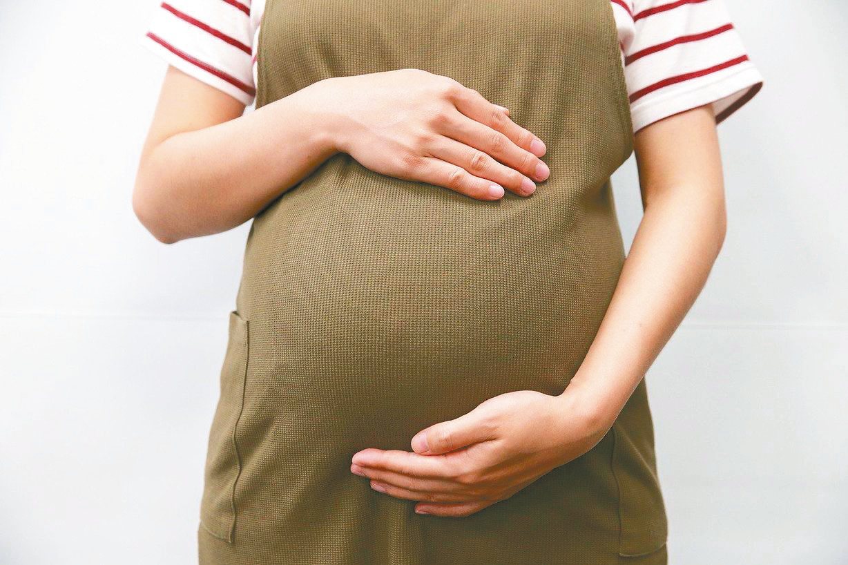 孕產婦高血糖可能通過胎盤影響胎兒，引發巨嬰症、早產、新生兒低血糖等風險，並有較高的風險發生先天發育異常。本報資料照片