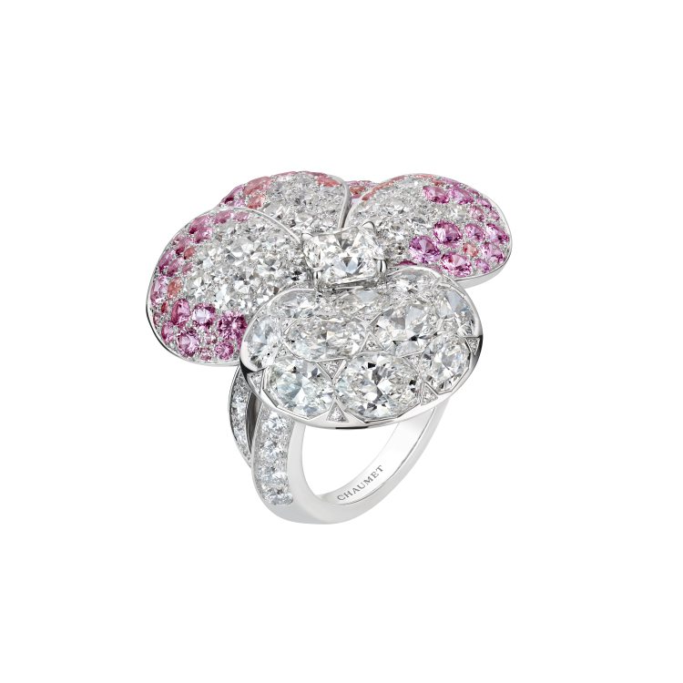 Pensée三色堇系列粉紅剛玉鑽石戒指。圖／Chaumet提供