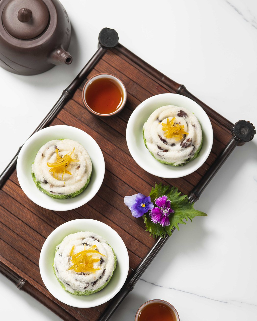 金棗紅豆抹茶鬆糕花。 圖／台北遠東香格里拉