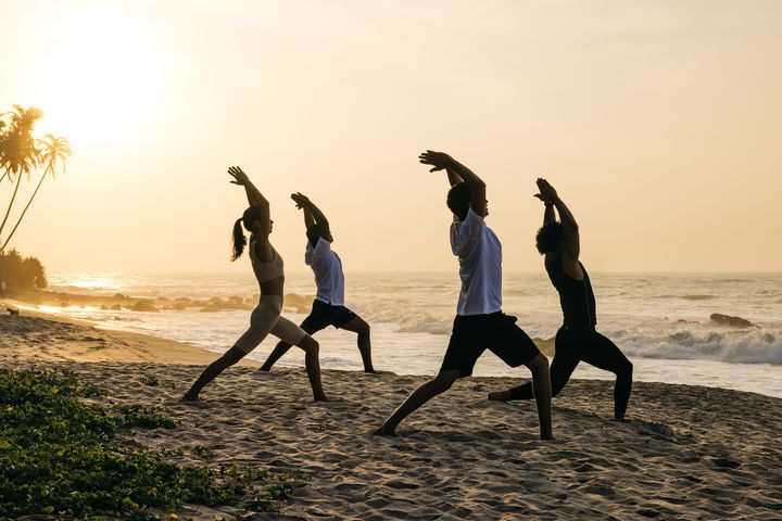 ▲在海灘體驗沙灘瑜伽，透過環境放鬆療養身心。　圖：ÀNI Sri Lanka／提供