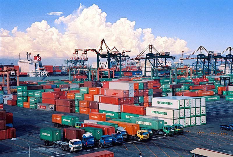 台灣對大陸貿易占比將近四成，大陸央行降息救經濟對台灣產業衝擊極大。 取自高雄港務局官網