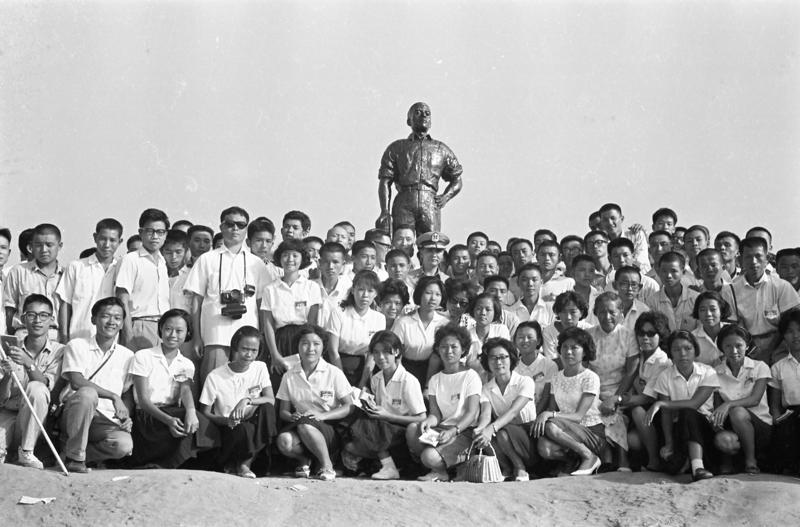 1964年8月17日救國團為捨己救人殉難的義士林添禎紀念像舉行揭幕典禮。圖／聯合報系資料照片