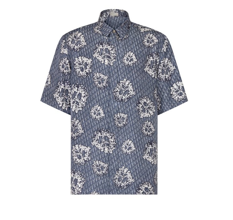 Dior丹寧藍OBLIQUE印花短袖襯衫59,000元。圖／微風提供