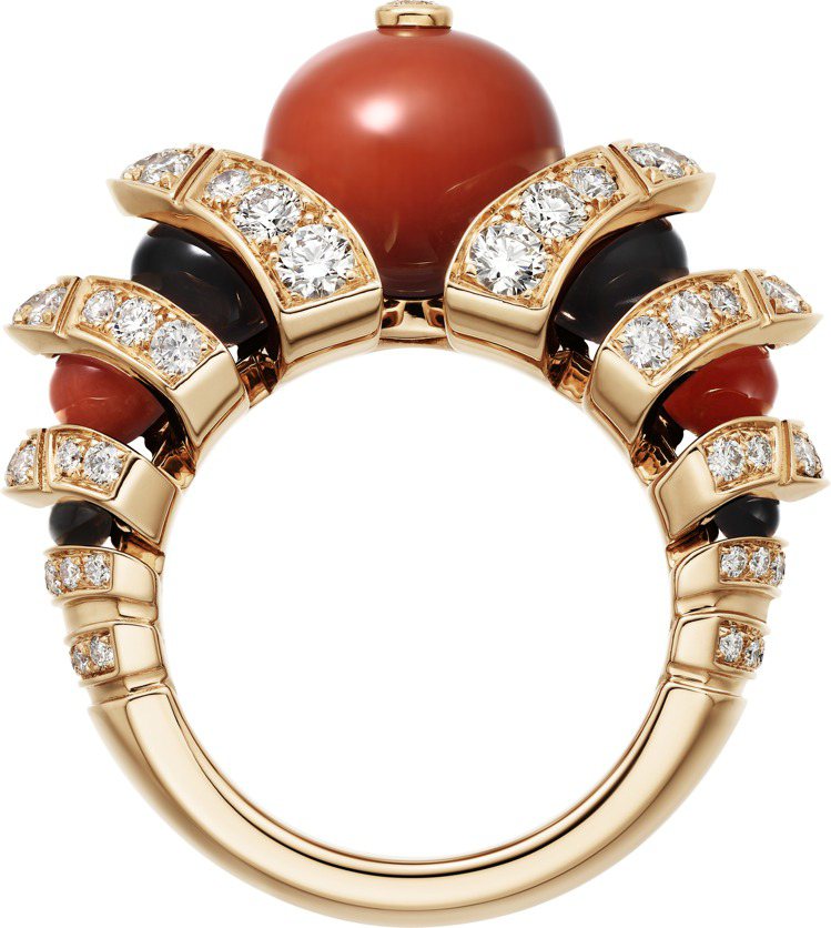 VOLTEA珊瑚鑽石戒指，玫瑰金鑲嵌珊瑚、縞瑪瑙、鑽石，279萬元。圖／卡地亞提供