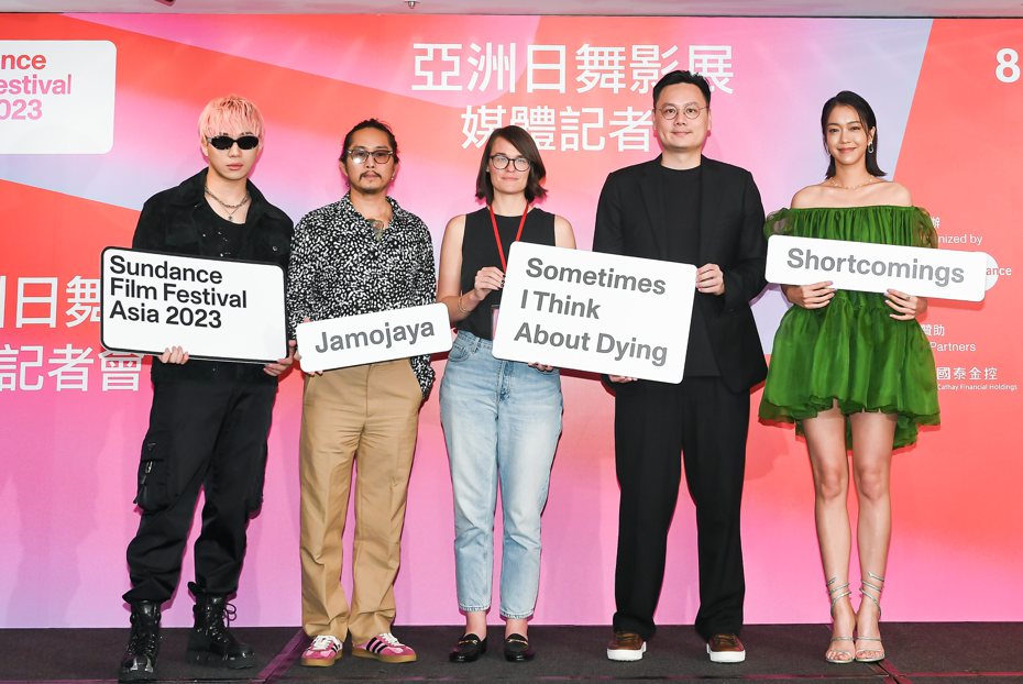 ØZI(左起)、導演全知泰、瑞秋蘭伯特、導演許承傑以及李霈瑜現身亞洲日舞影展記者會。圖／亞洲日舞影展提供