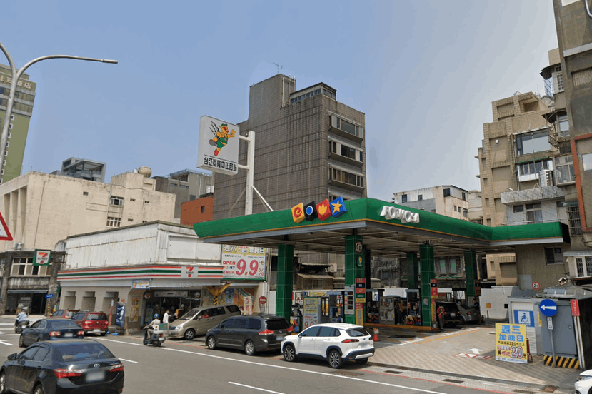 長榮飯店旁加油站。 圖／截自 Google 街景