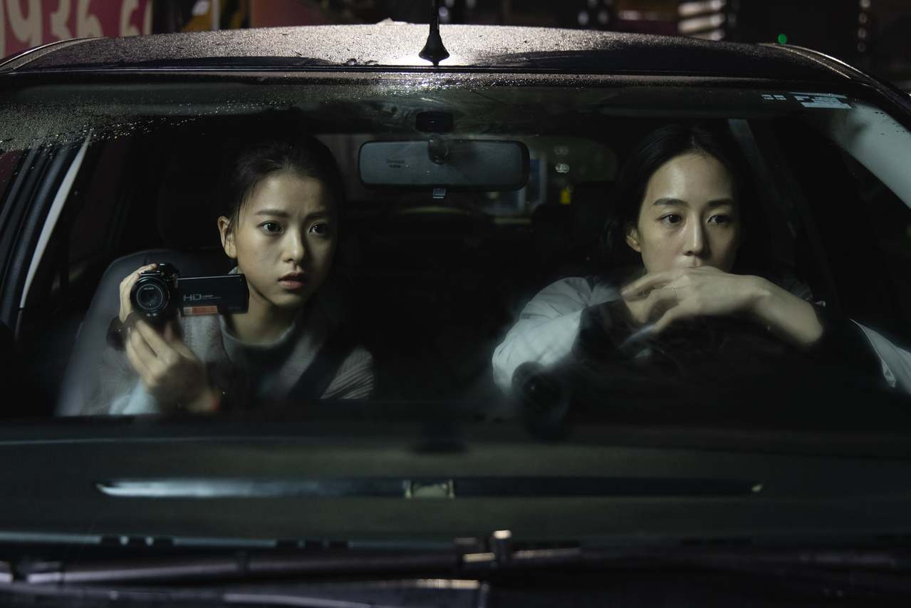 新生代演員項婕如和張鈞甯在《查無此心》首次合作，片中搭擋辦案，戲外培養出革命姐妹情。圖/華映娛樂提供