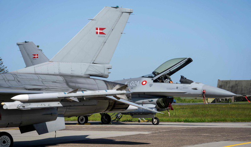 圖為丹麥空軍的F-16戰機。法新社