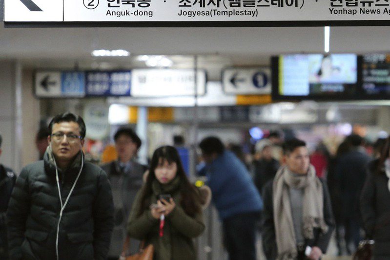 南韓首爾地鐵發生隨機攻擊事件。（示意圖，美聯社資料照）