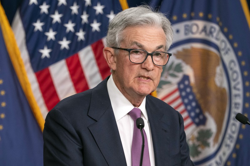 聯準會主席鮑爾本周將在傑克森洞Fed年會上致詞，談論經濟展望。鮑爾的演說會不會透露出他對未來利率路徑的看法，深受全球金融市場矚目。美聯社