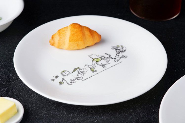 康寧餐具小熊維尼─森林假期系列，8吋平盤