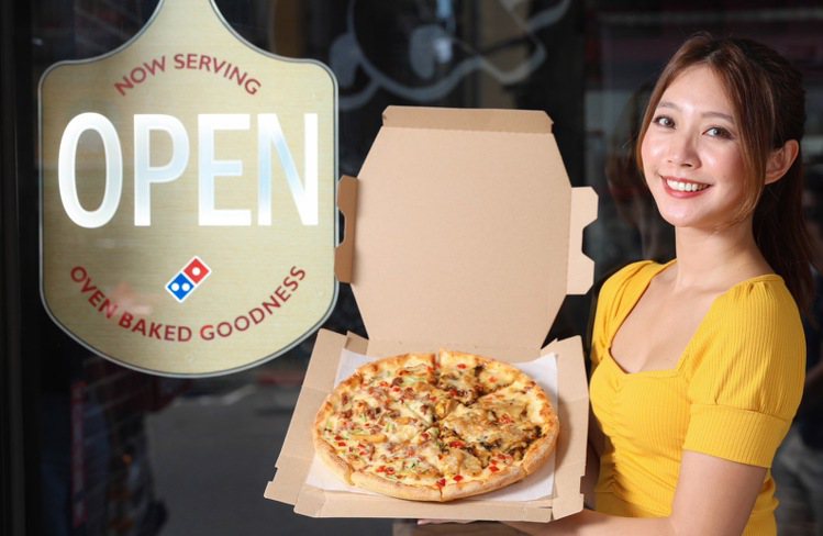 達美樂宣佈將推出「台灣在地披薩系列」，首波推出「客家小炒披薩」、「梅干扣肉披薩」等全新口味。圖／達美樂提供