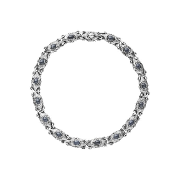 喬治傑生台灣限量訂製珠寶MOONLIGHT BLOSSOM系列氧化純銀與砂金石項鍊，58,000元。圖／喬治傑生提供