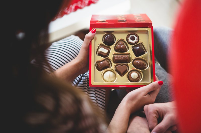 女網友分享，自己在收到老公送的七夕巧克力後，竟被婆婆酸「不怕得糖尿病喔」。示意圖／ingimage