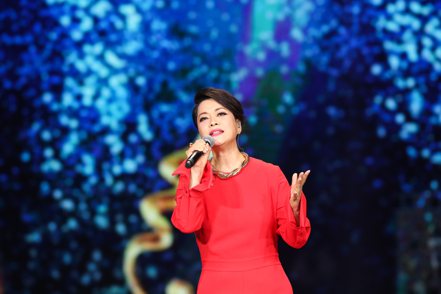 中植系創辦人解直錕有一位知名的歌手妻子毛阿敏，圖為2017年毛阿敏在第七屆北京國際電影節的表演。 新華社