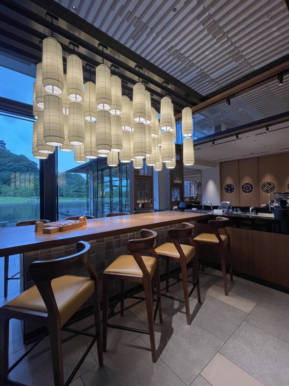 大堂旁的「夜車山酒吧」，設計取自犬山13個山提燈和如庵茶室。 圖／TTN旅報提供