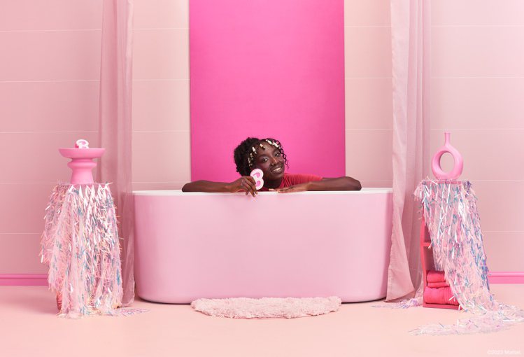 Barbie™ x LUSH 芭比之浴汽泡彈／380元。圖／LUSH提供