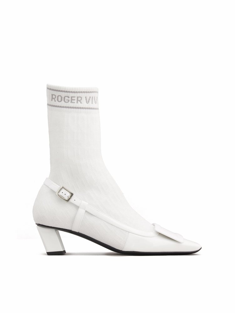 Belle Vivier白色方扣緹花襪靴，66,200元。圖／Roger Vivier提供