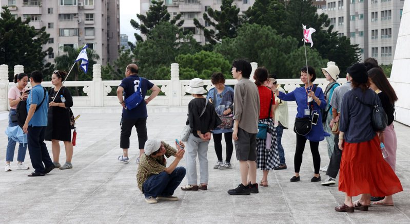 中國大陸宣布恢復旅行社國外團體旅遊業務，包括日、韓、美、英、德、澳洲等78國，但未列入台灣。旅遊業者認為政府不願釋出善意，陸客進不來，不排除上街頭抗爭。示意圖。聯合報系資料照