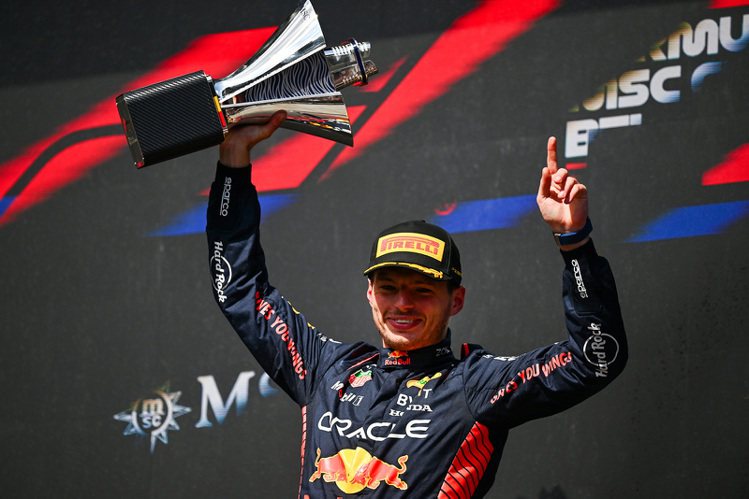 Red Bull 車手Max Verstappen甫拿下比利時大獎賽冠軍，為Red Bull車隊守護上半年12場全勝戰績。圖／Red Bull提供。