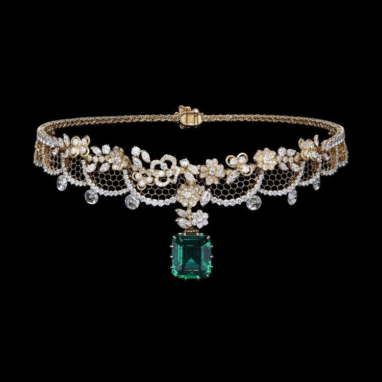 林依晨在晚宴前配戴的Dior Dior Dior祖母綠頸鍊，5,000萬元。圖／DIOR提供
