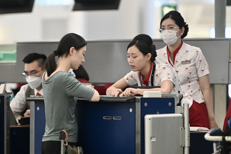 為扭轉形象，香港國泰航空計算招募更多大陸籍員工。（中新社）