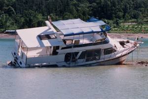 1990年8月25日，日月潭發生翻船事故，有57人罹難，是台灣史上最嚴重的湖泊船難。圖／聯合報系資料照片