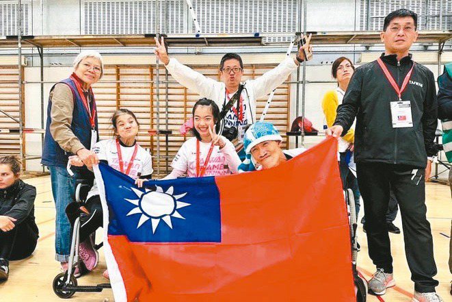 台灣3名腦麻選手參加2023WAS世界盃「框車路跑」比賽獲佳績。圖／腦麻運動休閒協會提供