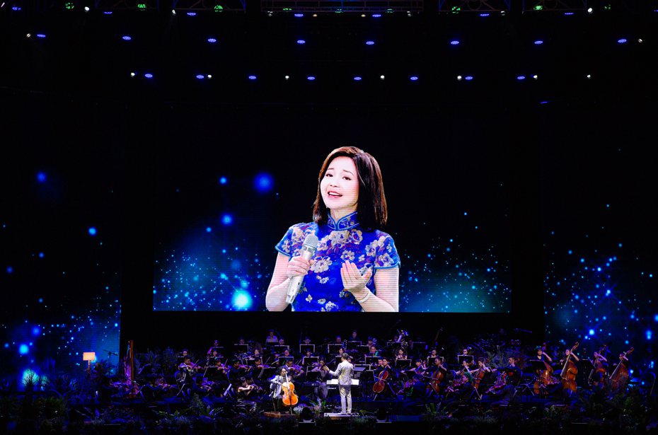 臺瘋音樂會讓虛擬鄧麗君獻唱「月亮代表我的心」。圖／灣聲樂團提供