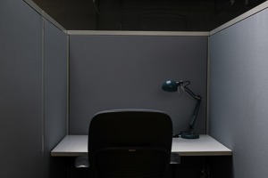 AI帶動的新一波自動化來勢洶洶，坐辦公桌的工作的首當其衝。圖／紐約時報