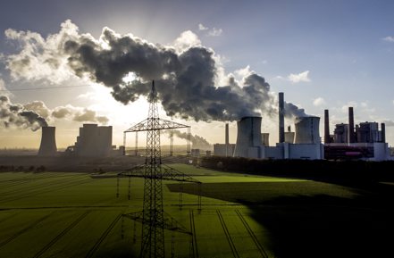 德國將對用於家庭和運輸、會產生汙染的化石燃料提高課稅。美聯社