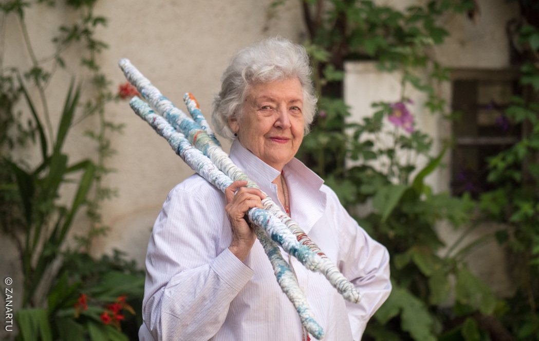 藝術家Sheila Hicks的大型編織雕塑將於法蘭西學會前庭展出。 圖／巴塞爾...