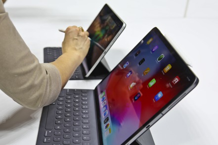 蘋果傳出明年將對平板電腦產品iPad Pro推出種大改款。 美聯社