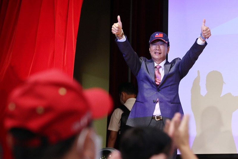 鴻海創辦人郭台銘今天終於宣布要以總統參選人身分，投入2024大選，並展開連署。記者曾原信／攝影