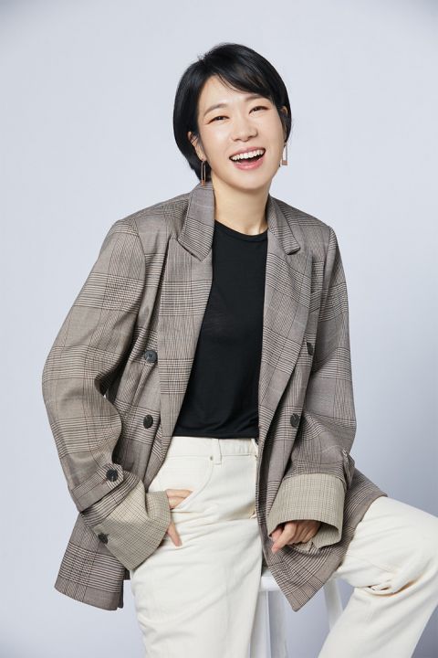 韓國實力派女演員廉惠蘭私下有著陽光燦爛笑容，跟戲劇裡的她有著截然不同的反差萌。圖翻攝自instagram@acefactory.official