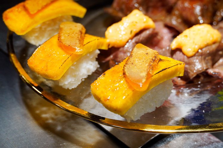 涮樂和牛指定方案可享「炙燒烏魚子握壽司」吃到飽。圖／馬辣提供