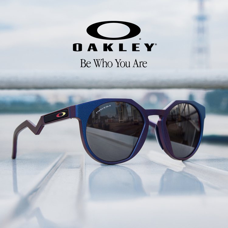 OAKLEY虹韻紫塗裝系列HSTN太陽眼鏡。圖／OAKLEY提供